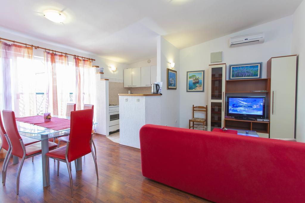 Carolija Apartment Makarska Quarto foto