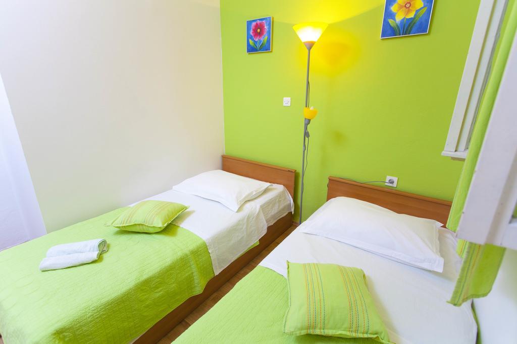Carolija Apartment Makarska Quarto foto